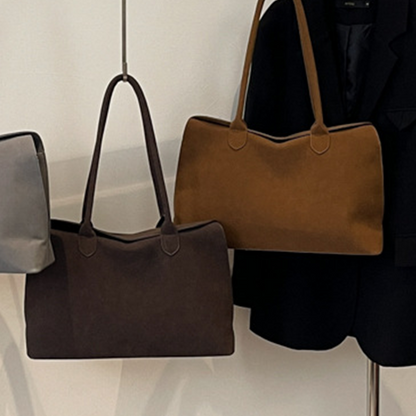 Minimalista, nagy kapacitású táska